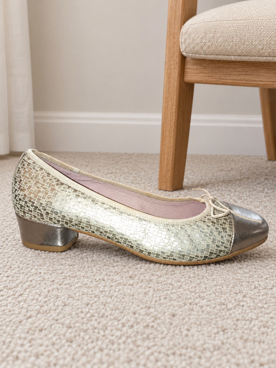 Zapatos Chamby 740 champán con lazo · Talla 37 — ambiente