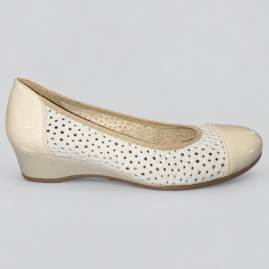 CHAMBY 108 beige perforados con cuña, talla36, unidad Z-13, detalle