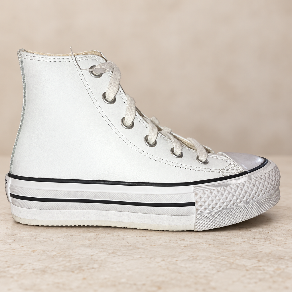 Converse A01016C blancas talla 31, unidad Z-13, ambiente