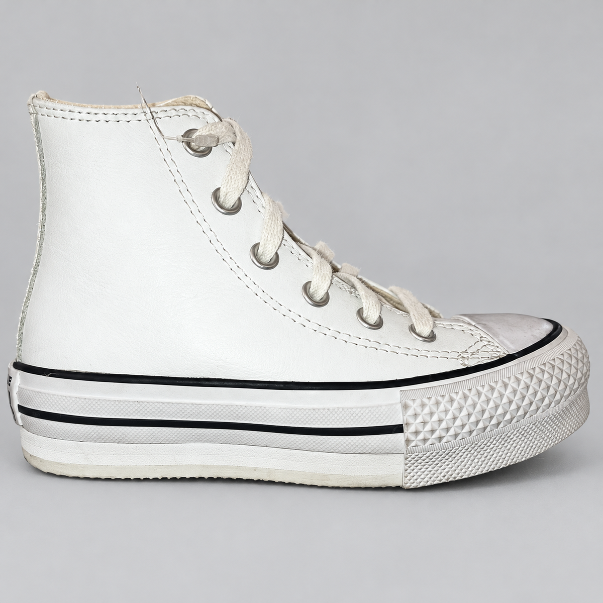 Converse A01016C blancas talla 31, unidad Z-13, detalle