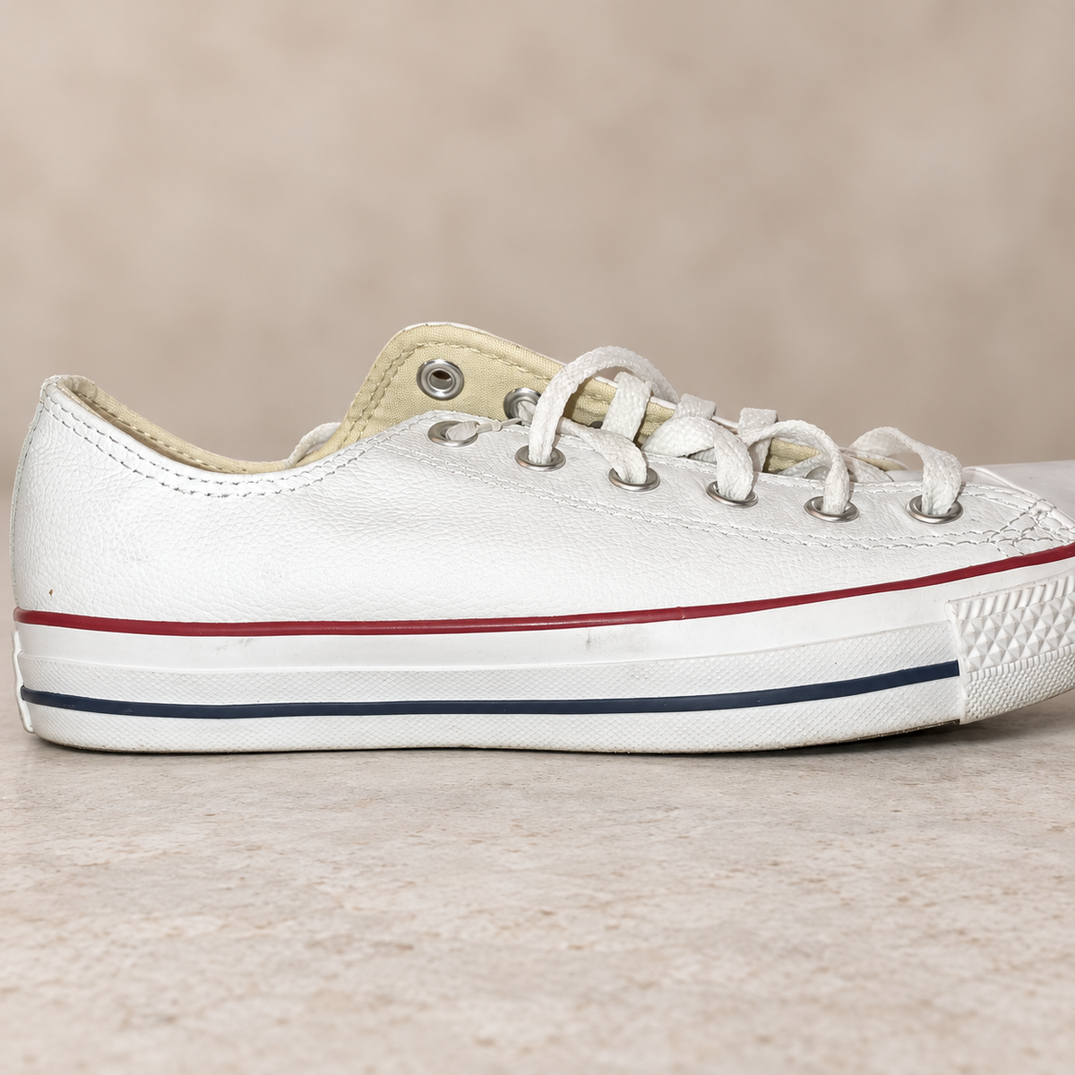 Converse 132173C blancas talla40, unidad Z-13, vista ambiente