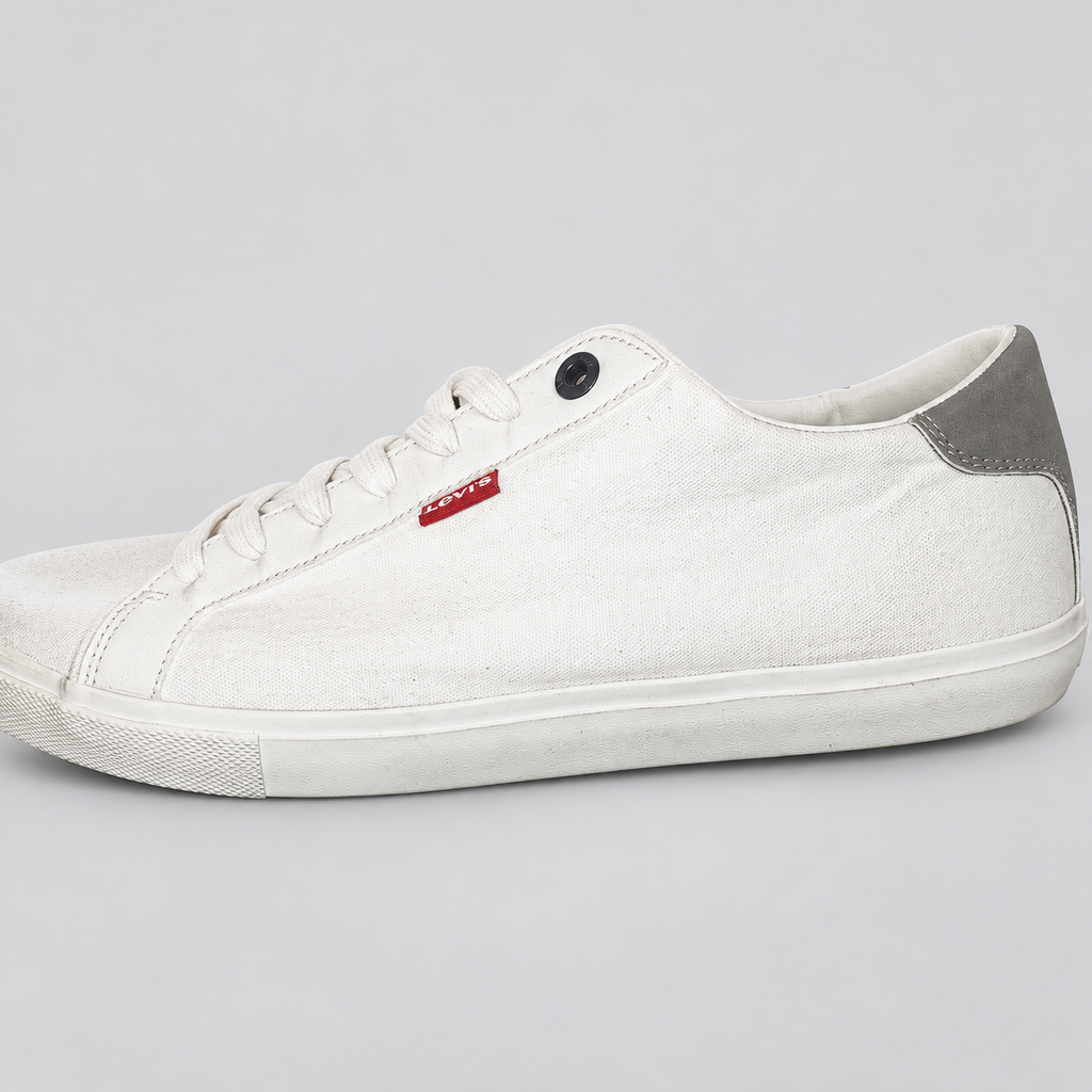 Levi’s Woods blancas con talón gris, talla45, unidad Z-13, detalle