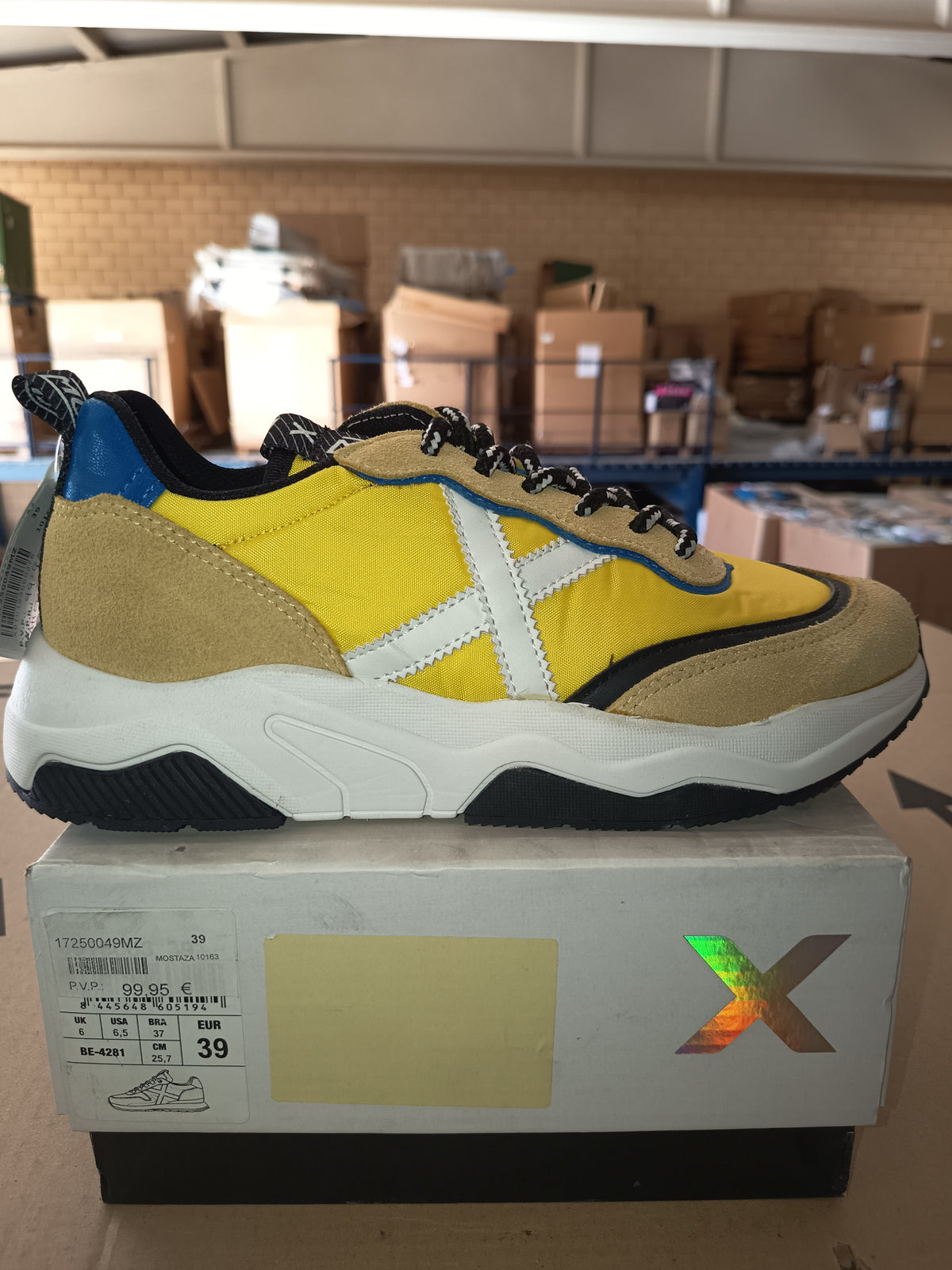 Munich mostaza y beige con X blanca talla39 — detalle original con caja