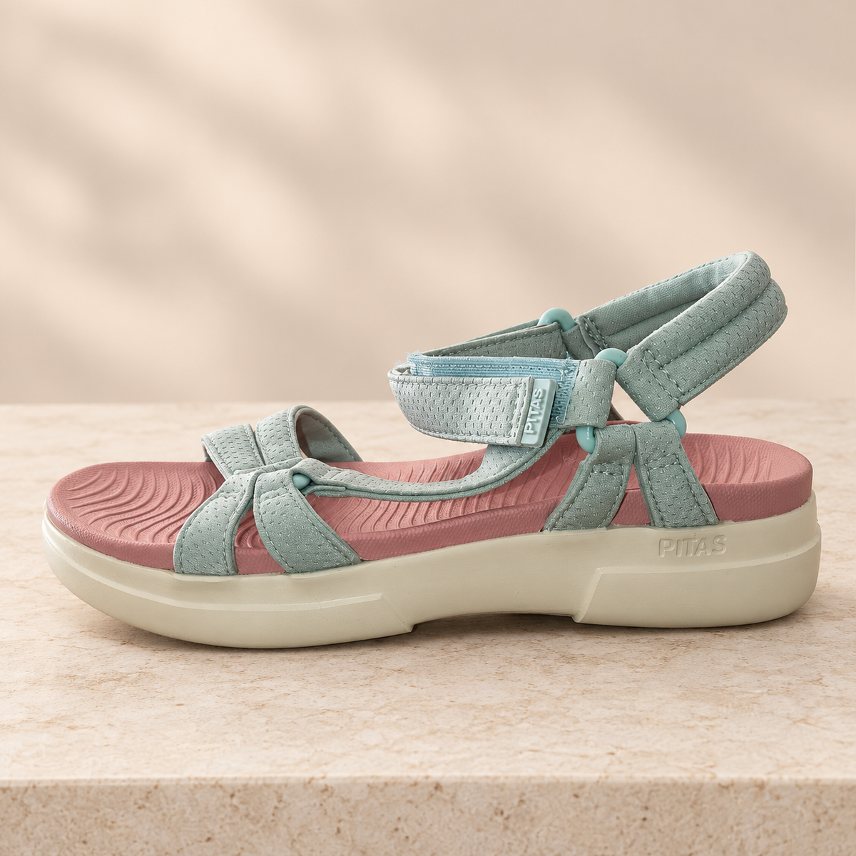 Sandalias Pitas Claire azul claro talla 36, ambiente, unidad Z-14 con marcas visibles