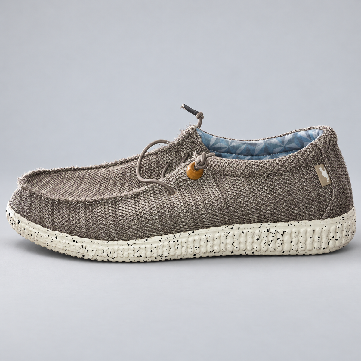 Pitas Wallabi Washed tórtola talla 43, detalle, unidad Z-14 con deshilachados visibles