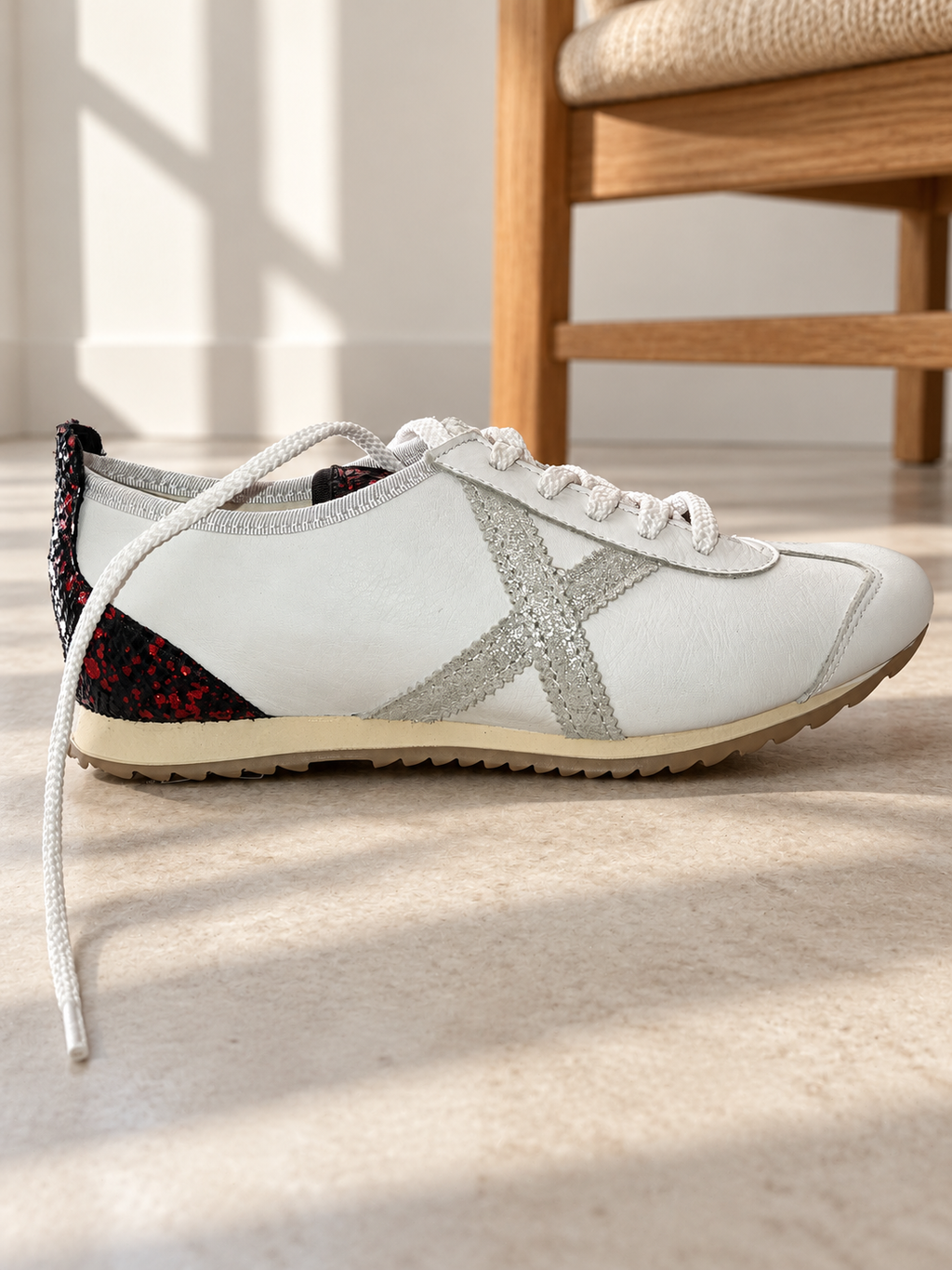 Munich blancas con X de brillo y talón rojo talla 38 — ambiente