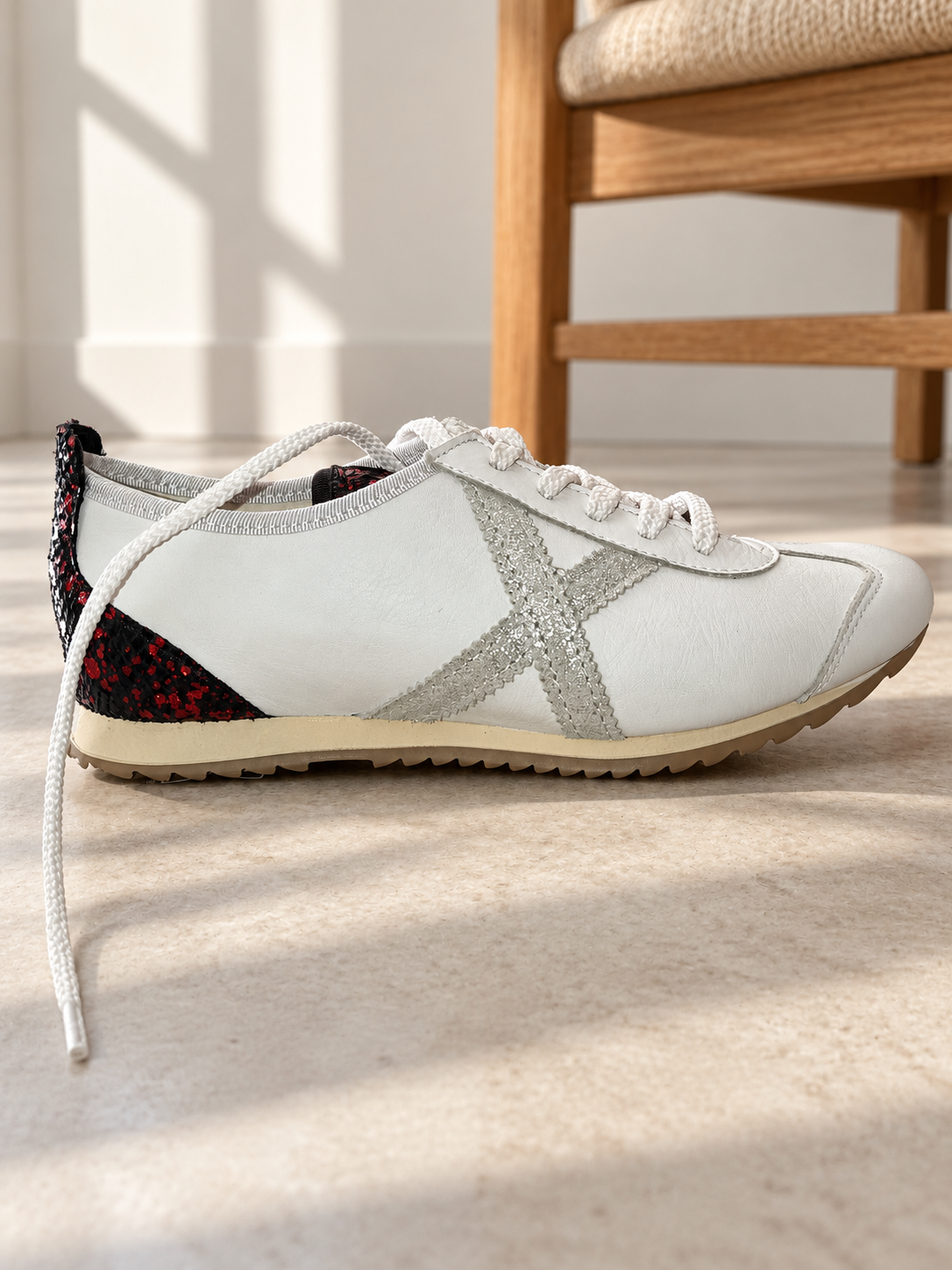Munich blancas con X de brillo y talón rojo talla 38 — ambiente