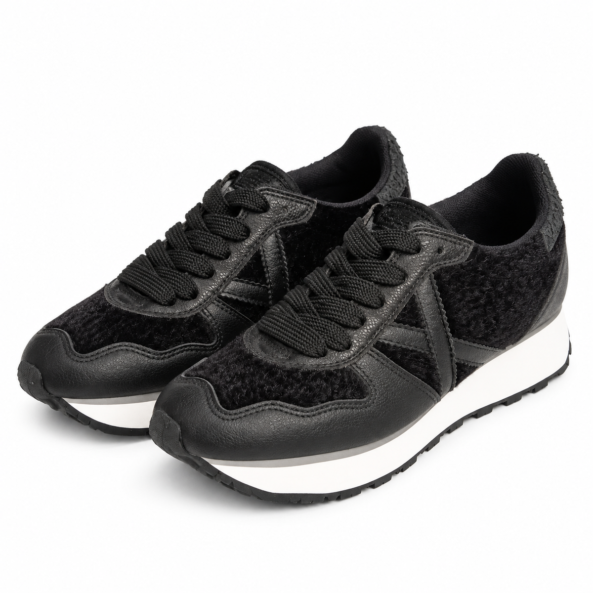 Zapatillas Munich negras de texturas, imagen principal