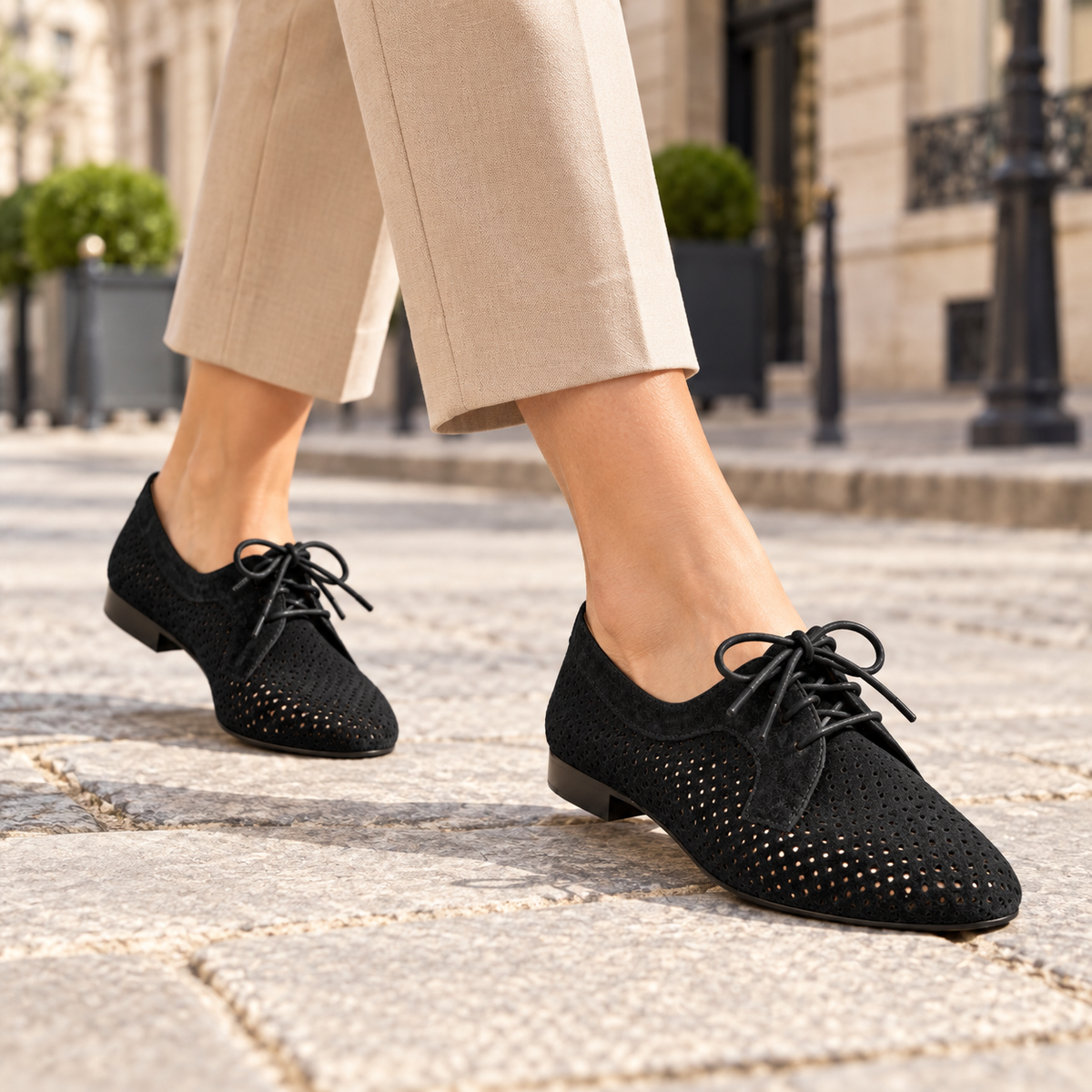 Zapatos Modelo M19006 Negro Perforados con Cordones para Mujer - imagen de uso