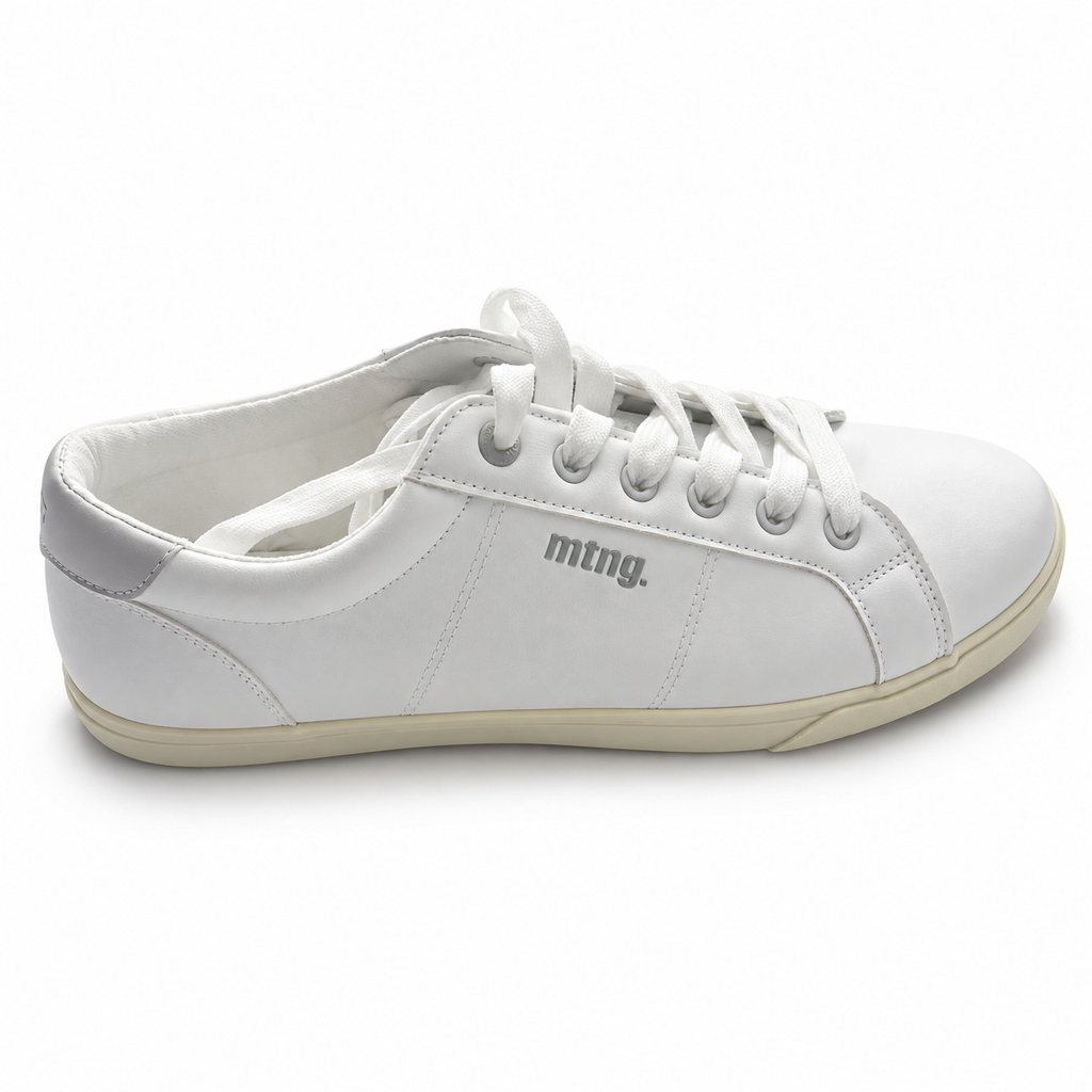 Zapatillas MTNG 17151 blancas para hombre sobre fondo blanco