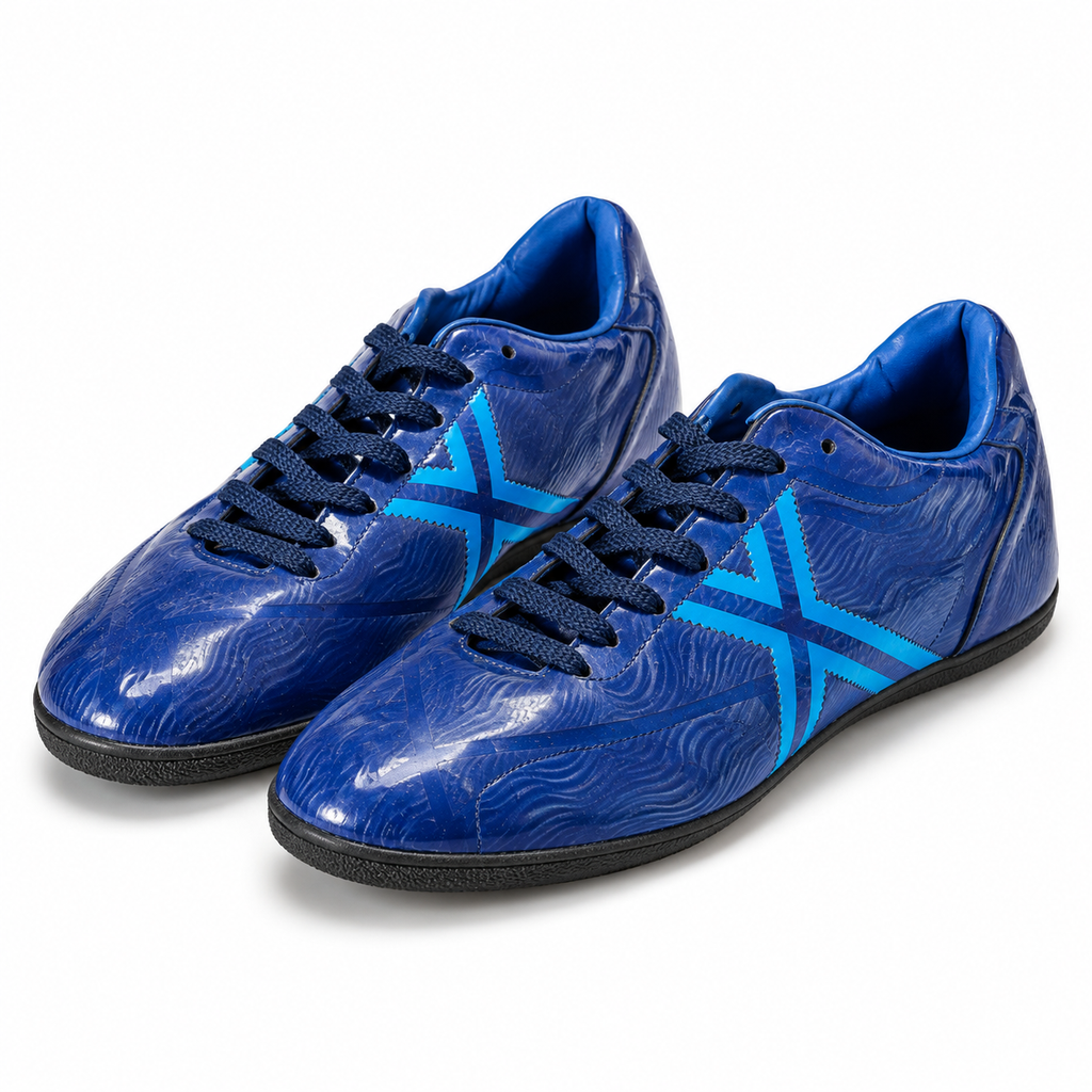 Zapatillas Munich azules con detalles turquesa sobre fondo blanco