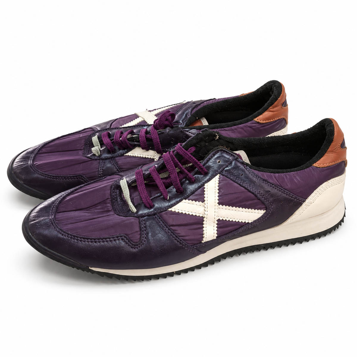 Zapatillas Munich moradas con X blanca y talón camel · Talla 45 - portada blanca