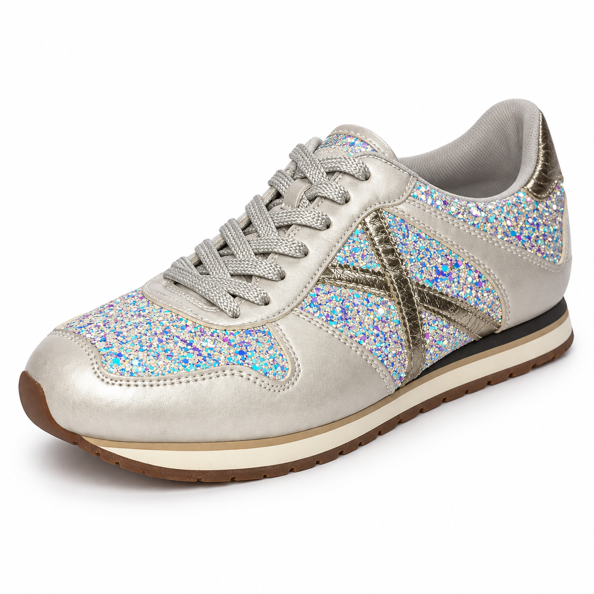 Zapatillas Munich plateadas con glitter multicolor sobre fondo blanco