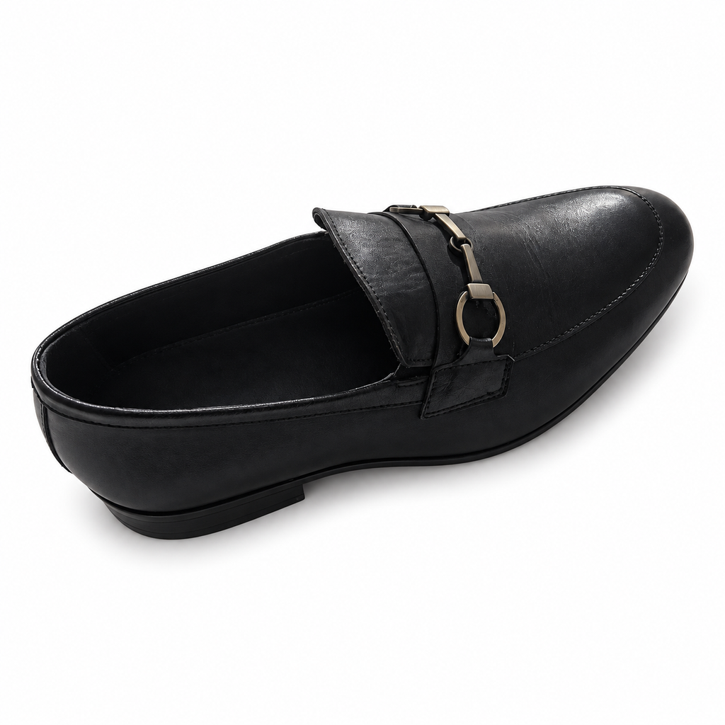Zapato Portillos 4920 negro para hombre sobre fondo blanco